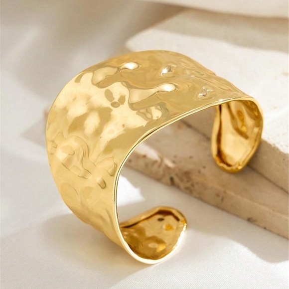Delilah Wear Jewelry - New Cuff  bracelet